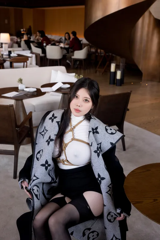 外套下的束缚 - 白茹雪abby